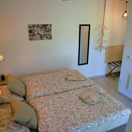 לינה וארוחת בוקר Ecovilla *