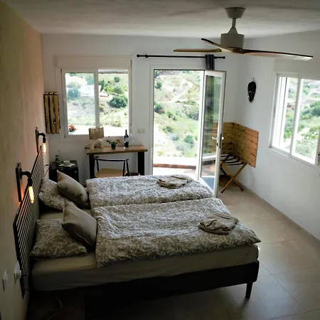 לינה וארוחת בוקר Ecovilla בנאחראפה
