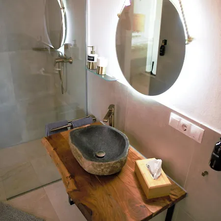 Bed and Breakfast Ecovilla Benajarafe